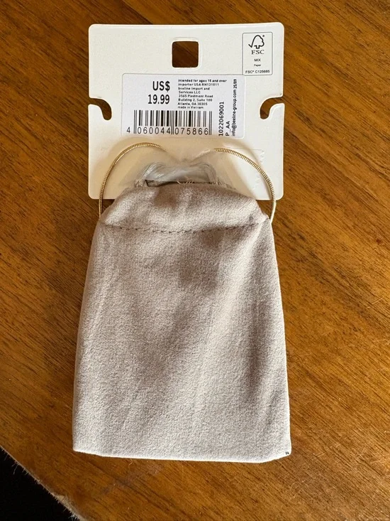 Gold-Plated Number 3 Pendant Necklace - Gold - Picture 2 of 2